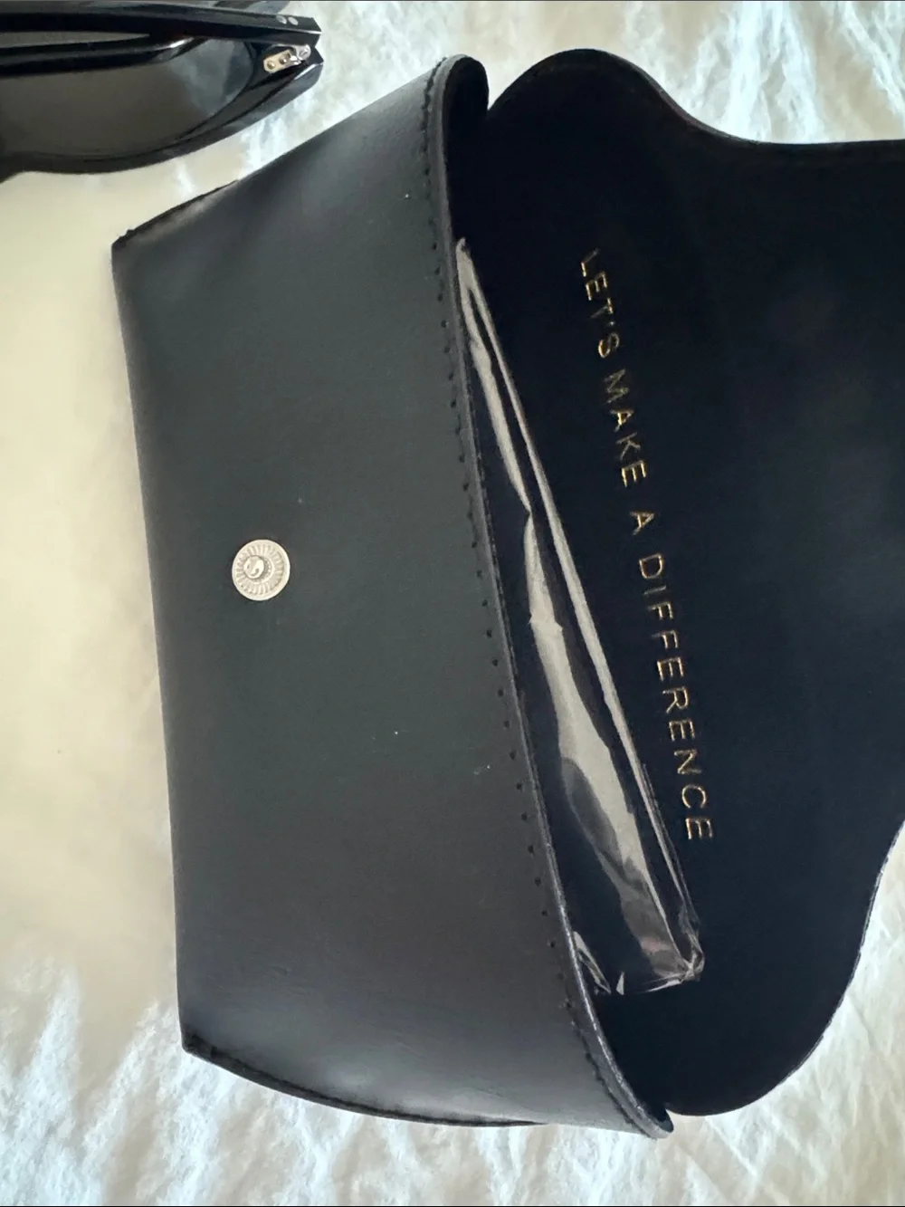 NWT DIFF mirrored black frame sunglasses with case